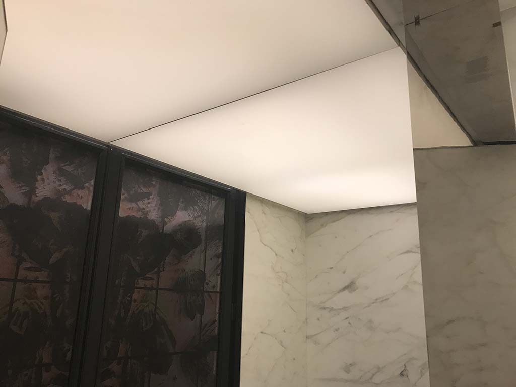 Hôtel Parisien - Plafond lumineux après