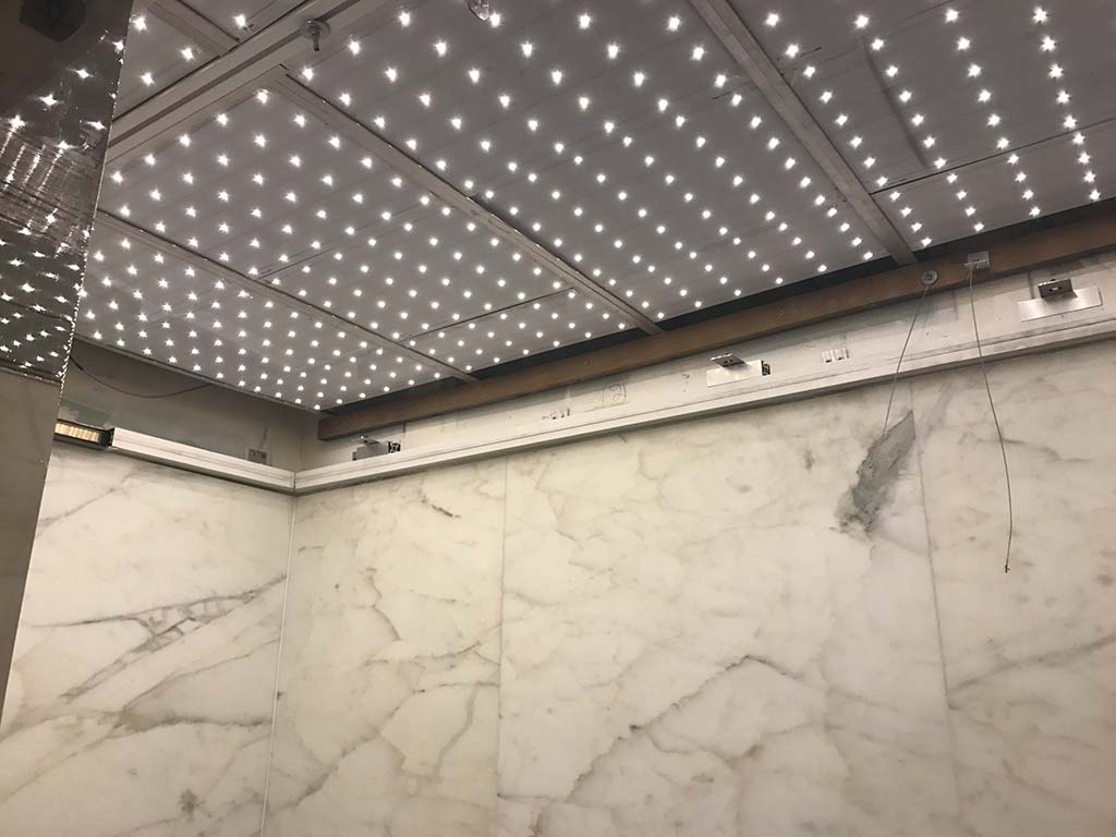 Hôtel Parisien - Plafond lumineux avant